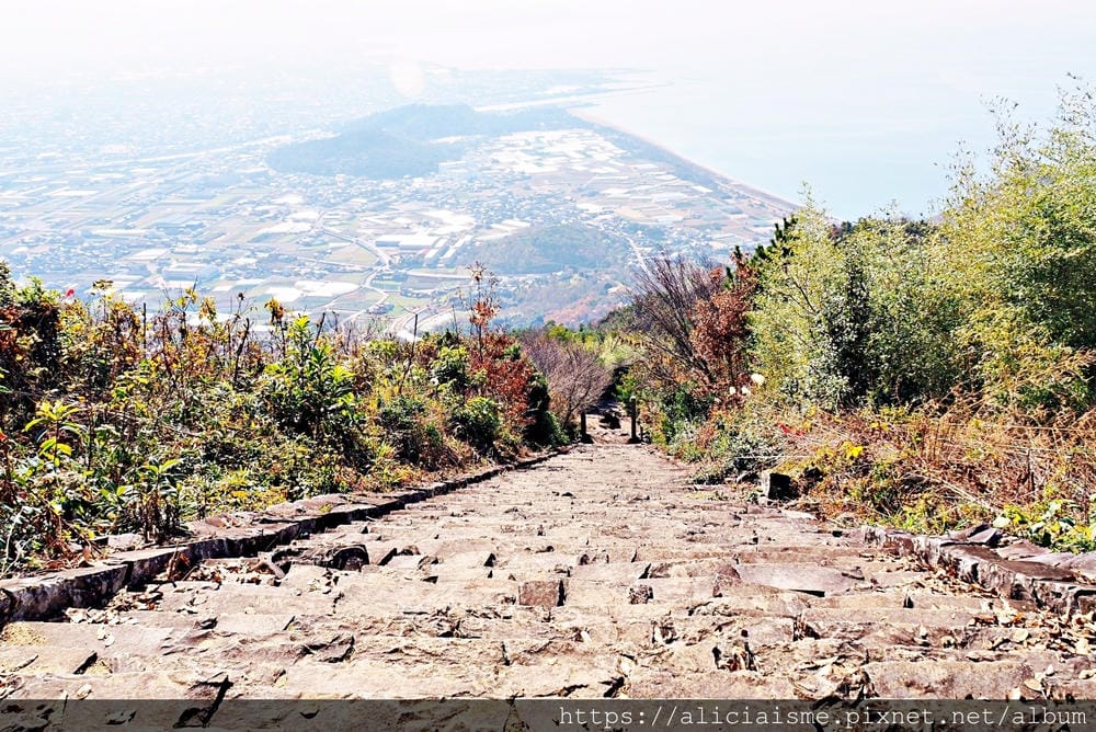【香川縣】高屋神社:最接近藍天的白色「天空鳥居」,眺望絕美瀨戶內海及觀音寺市鄉間風情