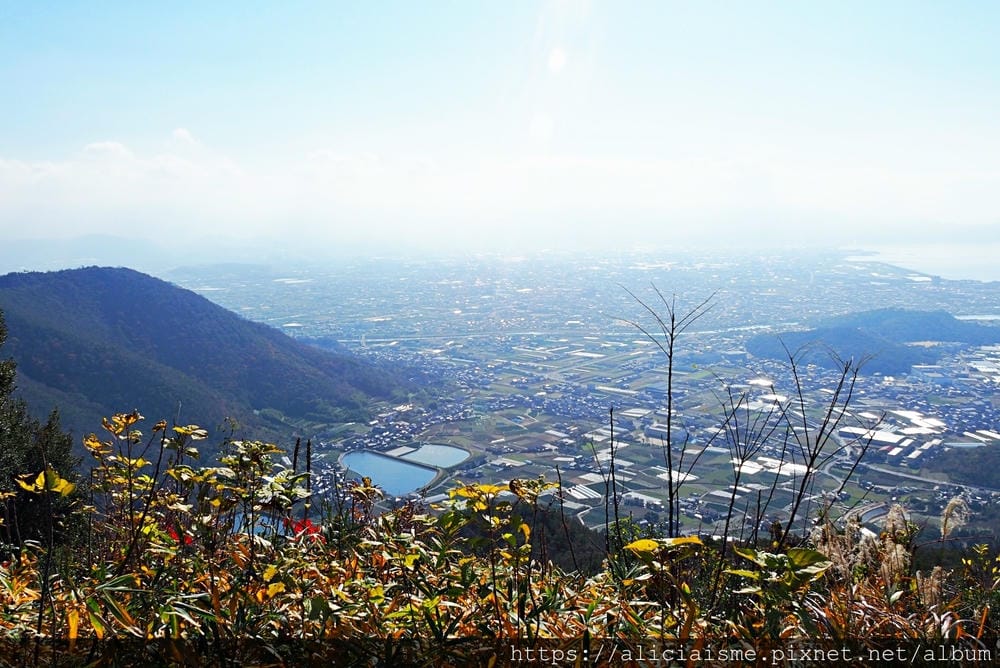 【香川縣】高屋神社:最接近藍天的白色「天空鳥居」,眺望絕美瀨戶內海及觀音寺市鄉間風情