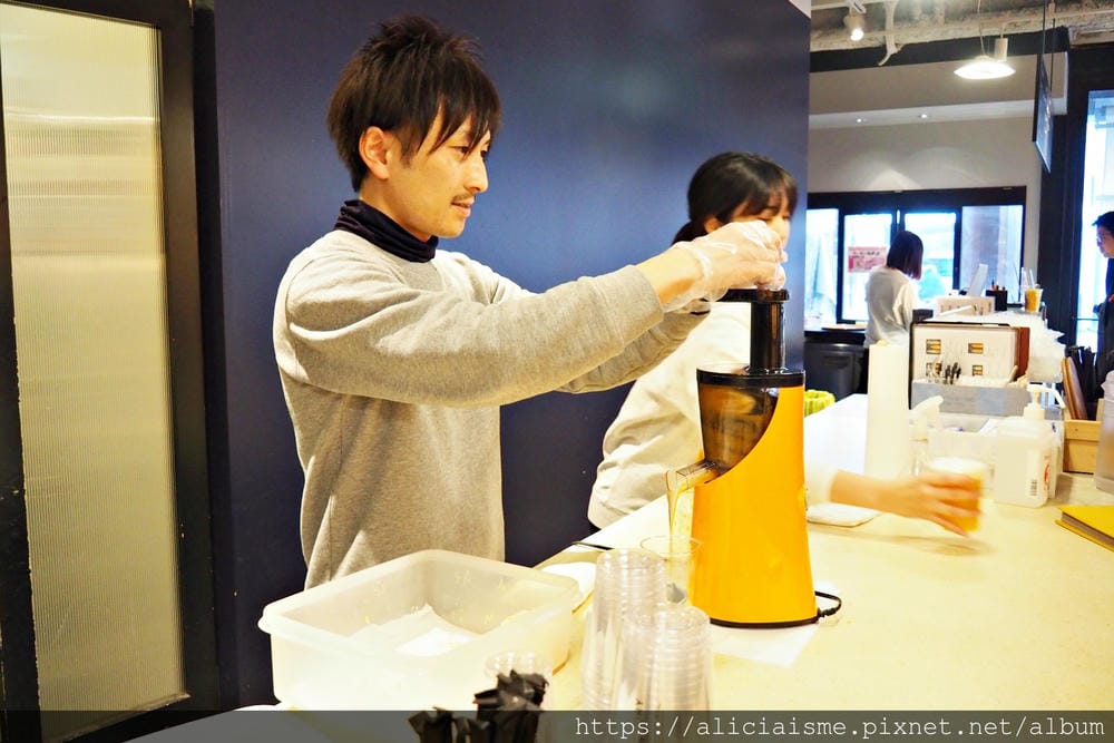 【愛媛縣】10 FACTORY:當季現榨蜜柑汁、三款試飲組、蜜柑啤酒、冰淇淋⋯⋯蜜柑專門店裡的10大好喝秘密