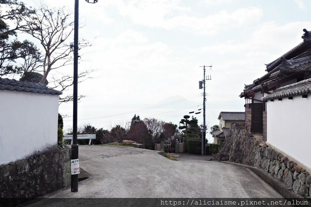 【大分縣 | 日出町】櫻花名所「日出城跡」X「的山莊」:來到Hello Kitty車站,正統和服體驗、漫步城下町、眺望別府灣,在氣派的豪邸庭園品嚐在地食材的懷石料理