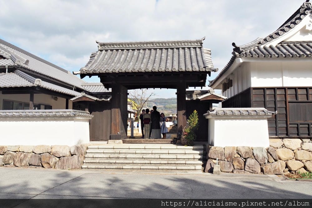 【大分縣 | 日出町】櫻花名所「日出城跡」X「的山莊」:來到Hello Kitty車站,正統和服體驗、漫步城下町、眺望別府灣,在氣派的豪邸庭園品嚐在地食材的懷石料理