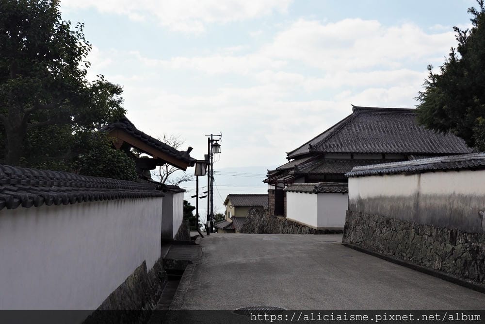【大分縣 | 日出町】櫻花名所「日出城跡」X「的山莊」:來到Hello Kitty車站,正統和服體驗、漫步城下町、眺望別府灣,在氣派的豪邸庭園品嚐在地食材的懷石料理