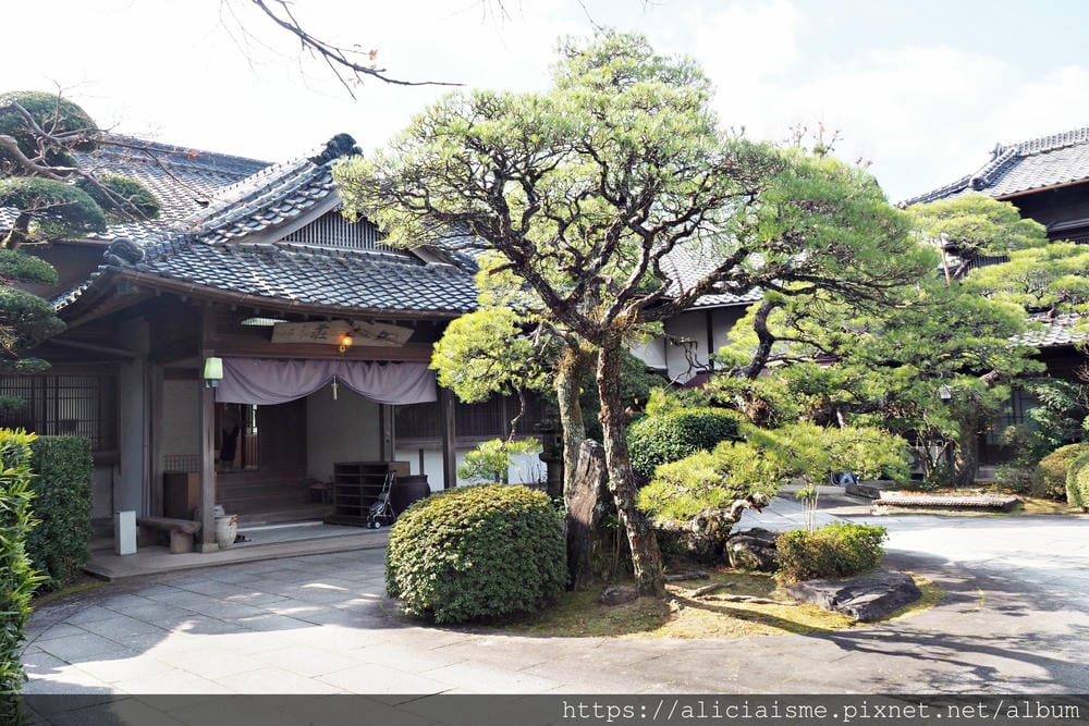 【大分縣 | 日出町】櫻花名所「日出城跡」X「的山莊」:來到Hello Kitty車站,正統和服體驗、漫步城下町、眺望別府灣,在氣派的豪邸庭園品嚐在地食材的懷石料理
