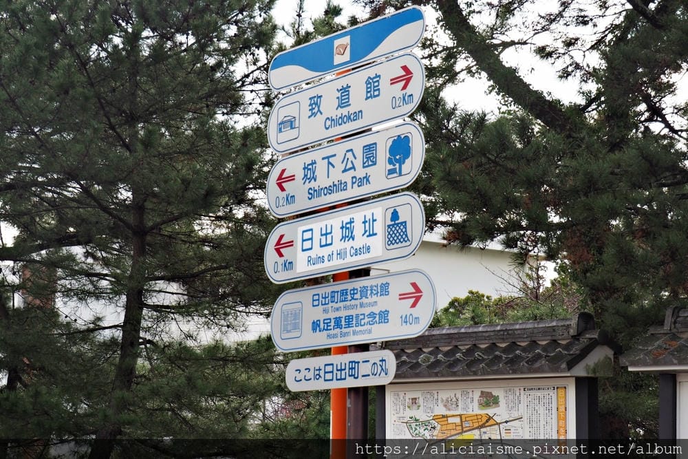 【大分縣 | 日出町】櫻花名所「日出城跡」X「的山莊」:來到Hello Kitty車站,正統和服體驗、漫步城下町、眺望別府灣,在氣派的豪邸庭園品嚐在地食材的懷石料理