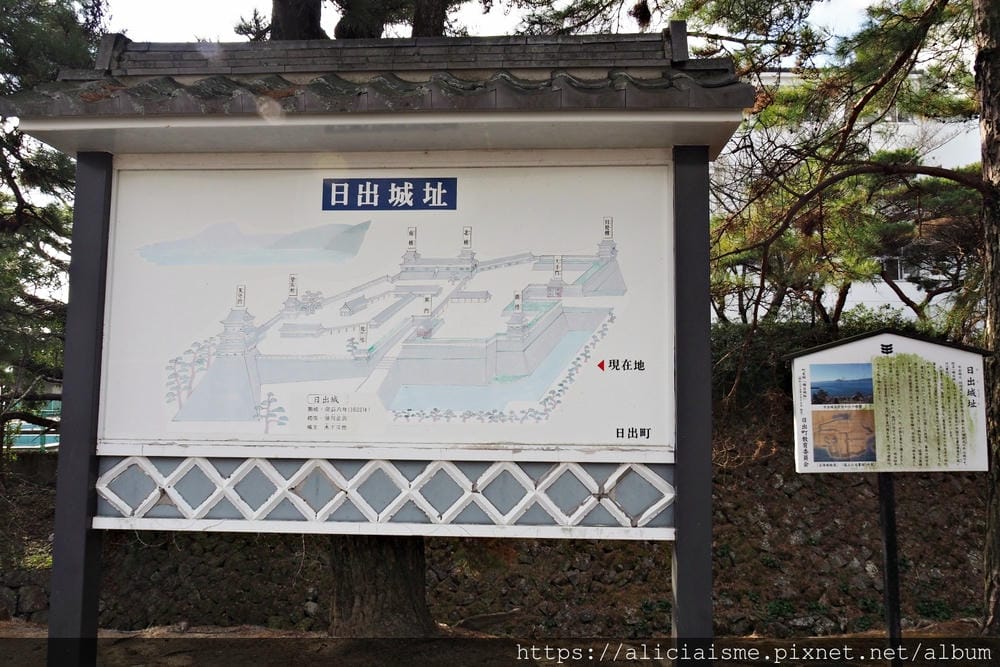 【大分縣 | 日出町】櫻花名所「日出城跡」X「的山莊」:來到Hello Kitty車站,正統和服體驗、漫步城下町、眺望別府灣,在氣派的豪邸庭園品嚐在地食材的懷石料理