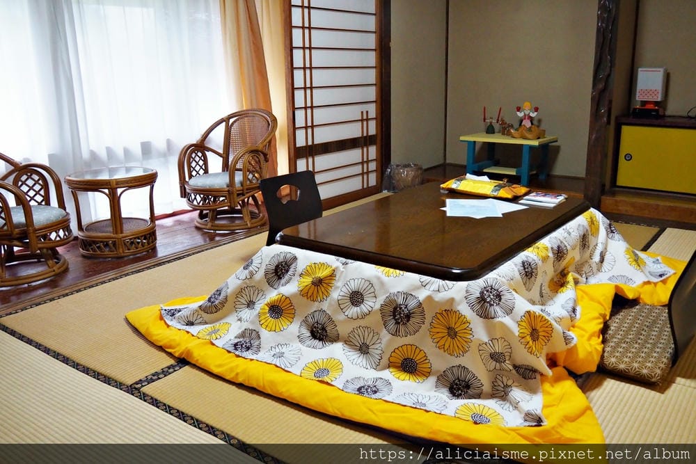 【大分縣 | 宇佐市】Naru. Guest House:70年老旅館改建的四種色彩主題宿,跟著高坂夫婦遊歷全世界