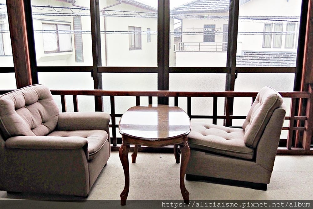 【大分縣 | 宇佐市】Naru. Guest House:70年老旅館改建的四種色彩主題宿,跟著高坂夫婦遊歷全世界