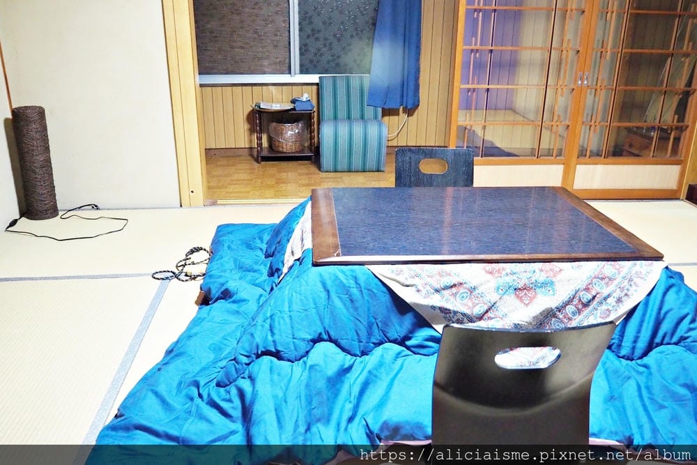 【大分縣 | 宇佐市】Naru. Guest House:70年老旅館改建的四種色彩主題宿,跟著高坂夫婦遊歷全世界