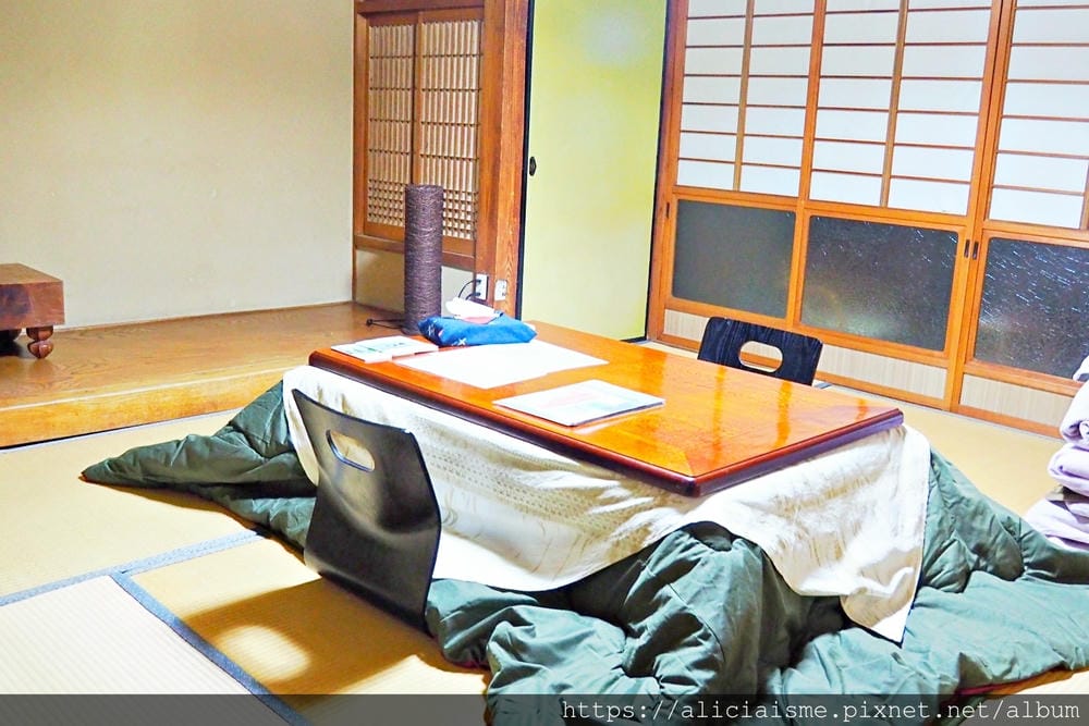 【大分縣 | 宇佐市】Naru. Guest House:70年老旅館改建的四種色彩主題宿,跟著高坂夫婦遊歷全世界