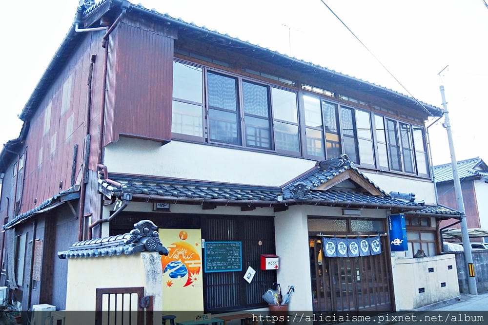 【大分縣 | 宇佐市】Naru. Guest House:70年老旅館改建的四種色彩主題宿,跟著高坂夫婦遊歷全世界