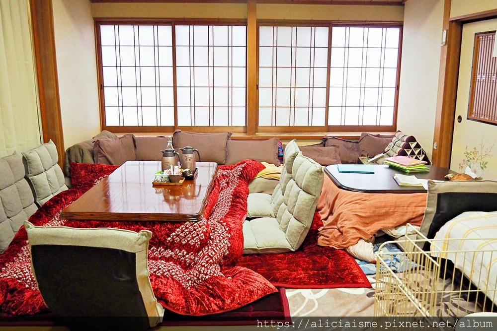 【大分縣 | 宇佐市】Naru. Guest House:70年老旅館改建的四種色彩主題宿,跟著高坂夫婦遊歷全世界