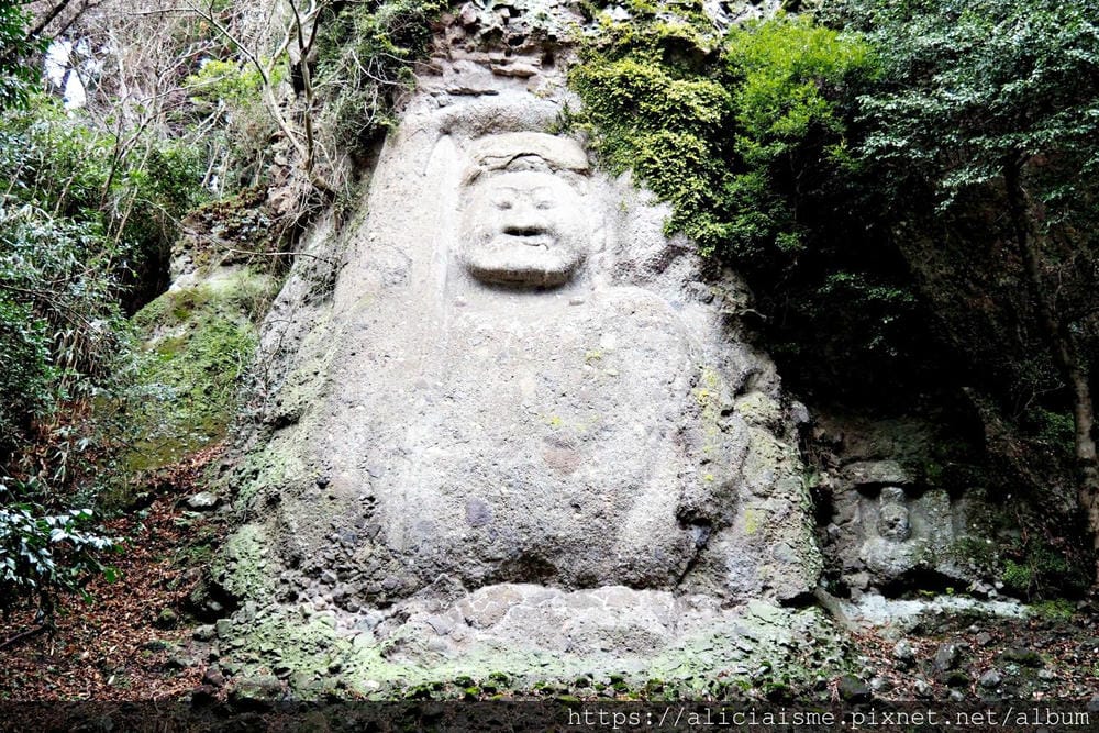 【大分縣 | 豊後高田】:規模NO1 熊野磨崖佛~登上魔鬼築成的石階,看千年珍稀微笑不動明王及大日如來
