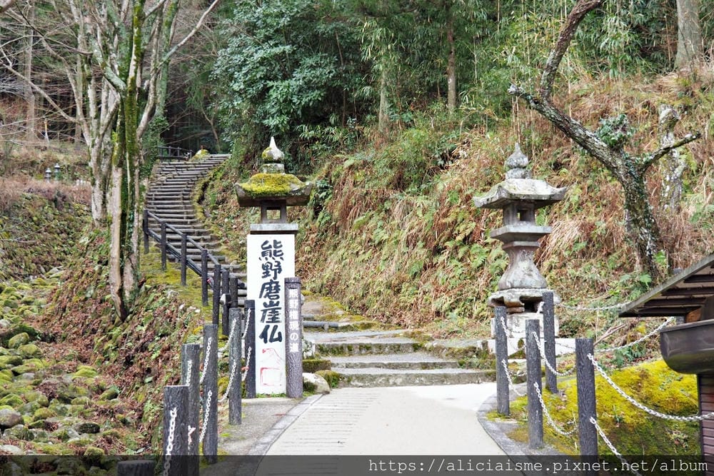【大分縣 | 豊後高田】:規模NO1 熊野磨崖佛~登上魔鬼築成的石階,看千年珍稀微笑不動明王及大日如來
