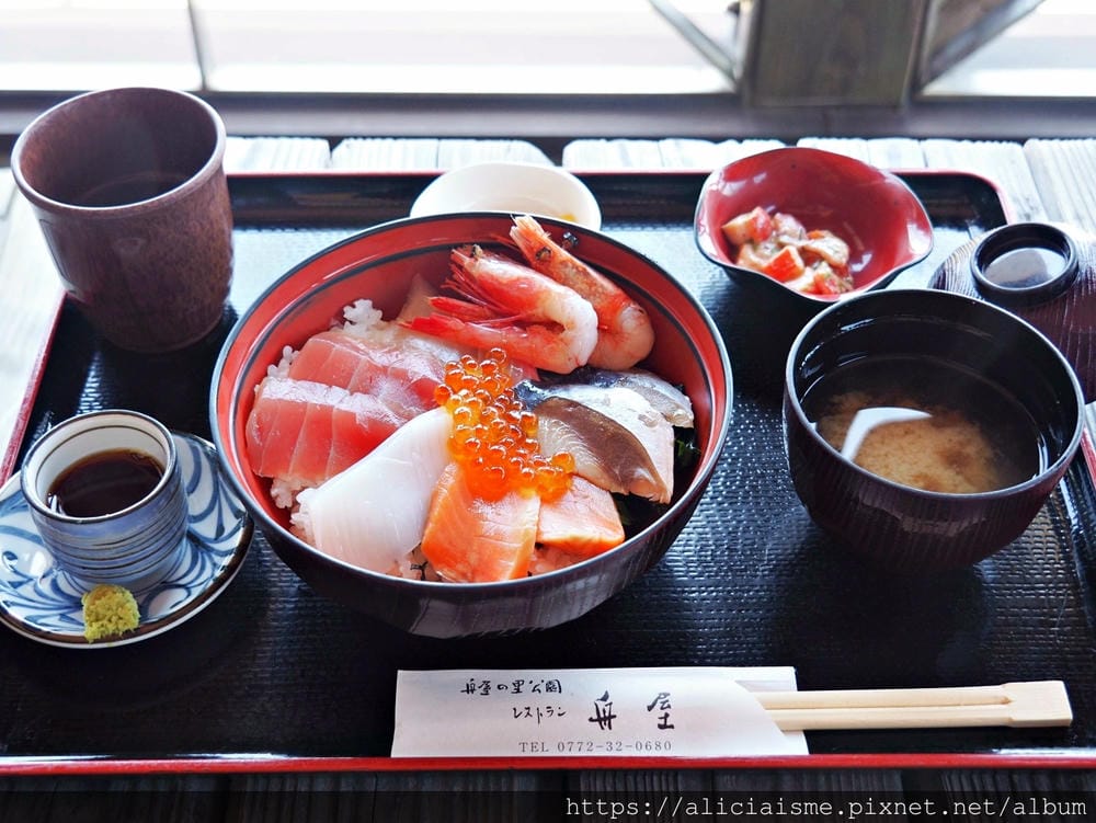【京都府】伊根舟屋：在日本唯一的船屋聚落，駛進海的京都迷人畫作裡