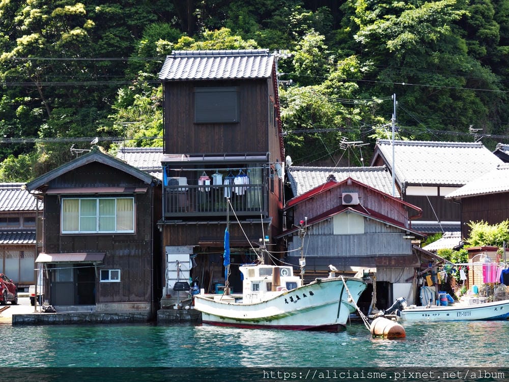 【京都府】伊根舟屋：在日本唯一的船屋聚落，駛進海的京都迷人畫作裡