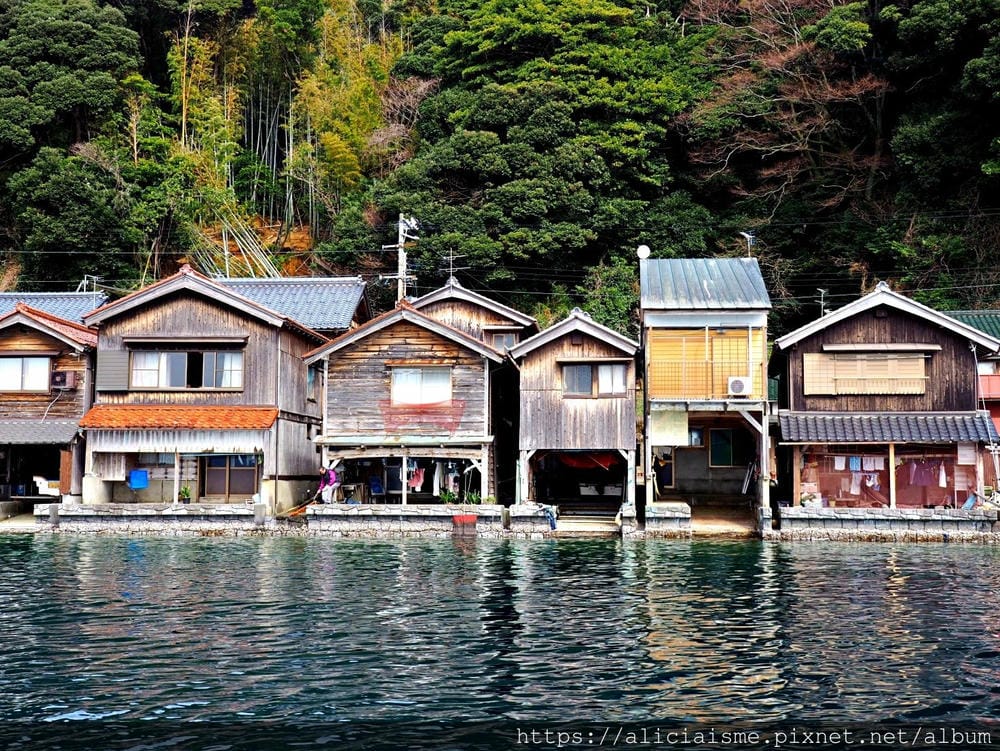 【京都府】伊根舟屋：在日本唯一的船屋聚落，駛進海的京都迷人畫作裡