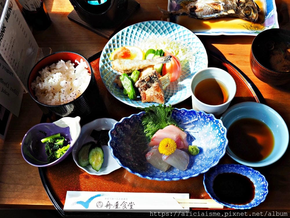 【京都府】伊根舟屋：在日本唯一的船屋聚落，駛進海的京都迷人畫作裡