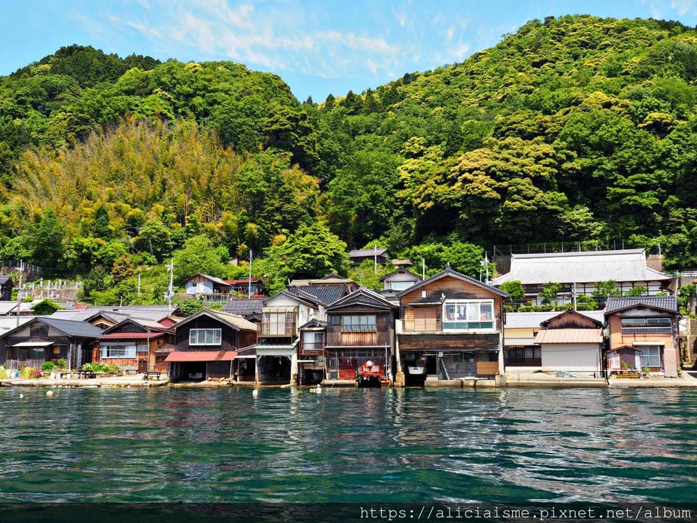 【京都府】伊根舟屋：在日本唯一的船屋聚落，駛進海的京都迷人畫作裡