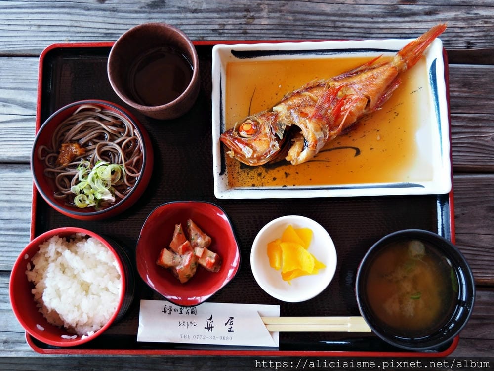 【京都府】伊根舟屋：在日本唯一的船屋聚落，駛進海的京都迷人畫作裡