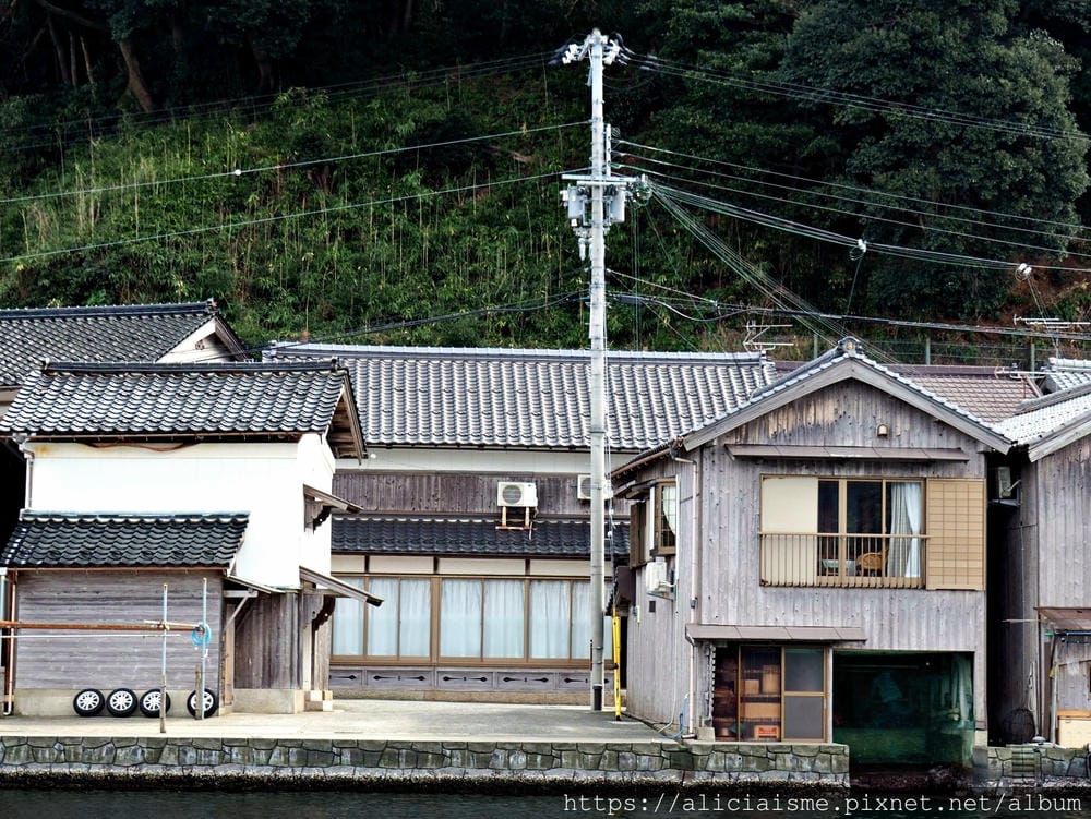【京都府】伊根舟屋：在日本唯一的船屋聚落，駛進海的京都迷人畫作裡
