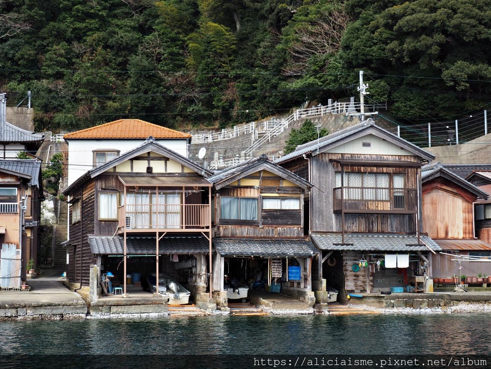 【京都府】伊根舟屋：在日本唯一的船屋聚落，駛進海的京都迷人畫作裡