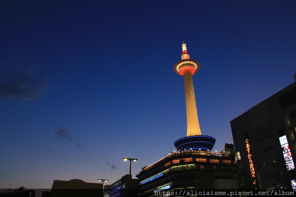 【旅日制霸–富邦J卡】 最新活動 -日韓消費全面3.3%回饋，期間限定的〈深夜J客533 2.0活動〉於指定時段再加碼台灣地區指定便利超商5％回饋、其他消費回饋3%