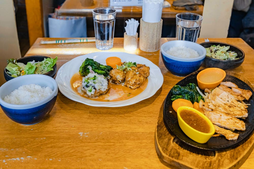 照り焼きチキンとハンバーグ.JPG 照り焼きチキンとハンバーグ.JPG