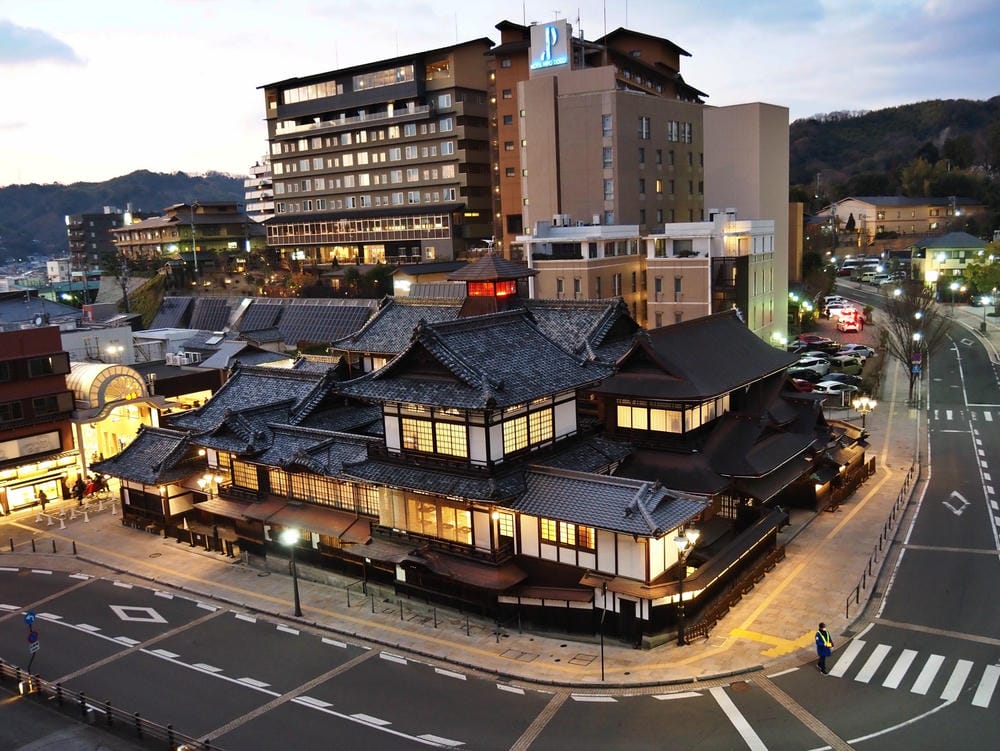【愛媛縣|松山】2025道後溫泉全新體驗:少爺列車、商店街散 【愛媛縣|松山】2025道後溫泉全新體驗:少爺列車、商店街散