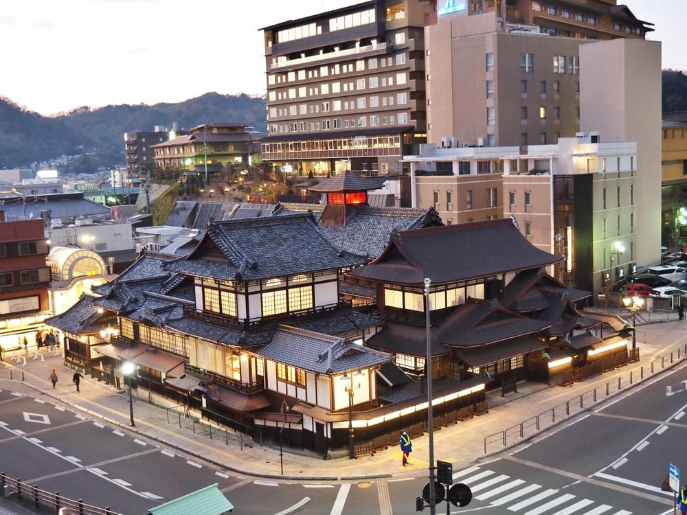 【愛媛縣|松山】2025道後溫泉全新體驗:少爺列車、商店街散 【愛媛縣|松山】2025道後溫泉全新體驗:少爺列車、商店街散