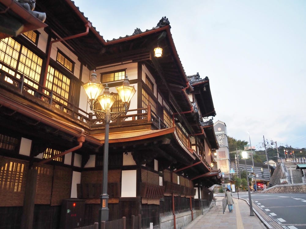 【愛媛縣|松山】2025道後溫泉全新體驗:少爺列車、商店街散 【愛媛縣|松山】2025道後溫泉全新體驗:少爺列車、商店街散