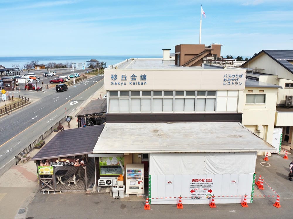 【鳥取縣|鳥取砂丘】日本唯一。眺望日本海,在隈研吾的高濱咖啡 【鳥取縣|鳥取砂丘】日本唯一。眺望日本海,在隈研吾的高濱咖啡