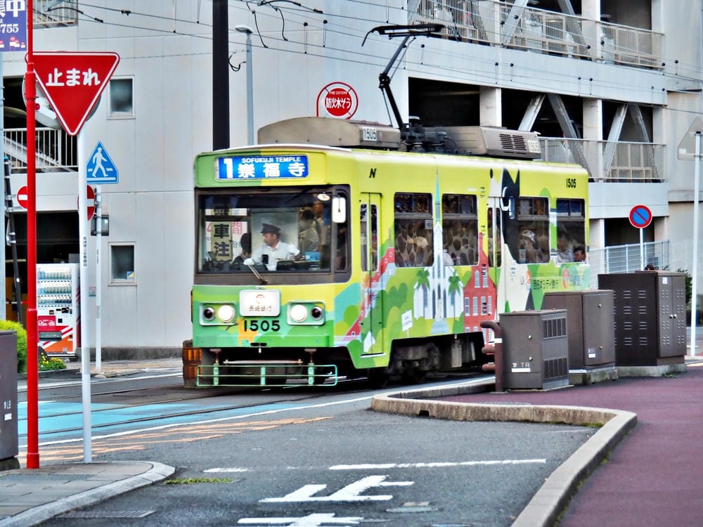 【長崎市】搭乘路面電車，哥拉巴園、大浦天主堂、出島、眼鏡橋，