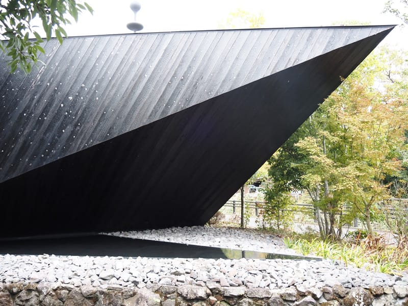 【大分縣|由布院】 COMICO ART MUSEUM YUFUIN: 隈研吾與奈良美智等藝術家們在大自然裡的美學對話 - 第9張圖 【大分縣|由布院】 COMICO ART MUSEUM YUFUIN: 隈研吾與奈良美智等藝術家們在大自然裡的美學對話