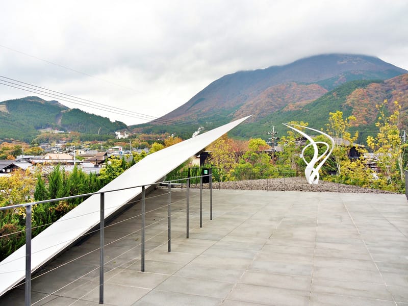【大分縣|由布院】 COMICO ART MUSEUM YUFUIN: 隈研吾與奈良美智等藝術家們在大自然裡的美學對話 - 第21張圖 【大分縣|由布院】 COMICO ART MUSEUM YUFUIN: 隈研吾與奈良美智等藝術家們在大自然裡的美學對話