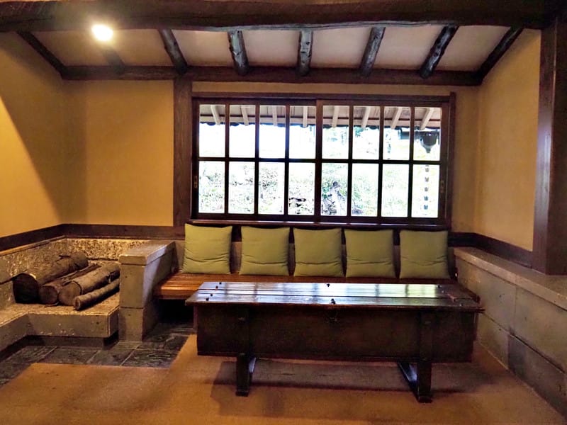 【大分縣|由布院住宿】山莊無量塔:御三家名不虛傳,古民宅裡,以時光為蘊藏,日式待客之道是精華,還有那美味到連整鍋飯都想吃完 - 第2張圖 【大分縣|由布院住宿】山莊無量塔:御三家名不虛傳,古民宅裡,以時光為蘊藏,日式待客之道是精華,還有那美味到連整鍋飯都想吃完