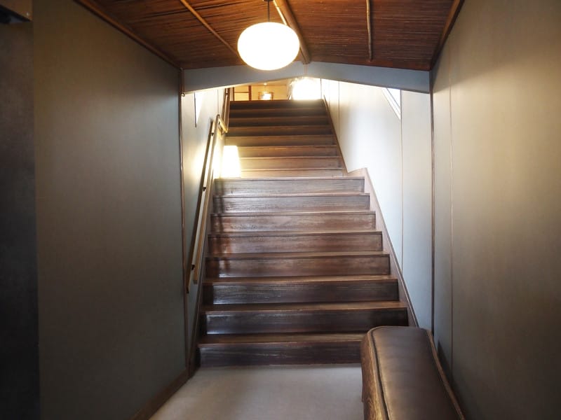 【大分縣|別府】・岡本屋旅館:明礬溫泉最古典美的老旅館,世代風華的品味美宿 - 第5張圖 【大分縣|別府】・岡本屋旅館:明礬溫泉最古典美的老旅館,世代風華的品味美宿