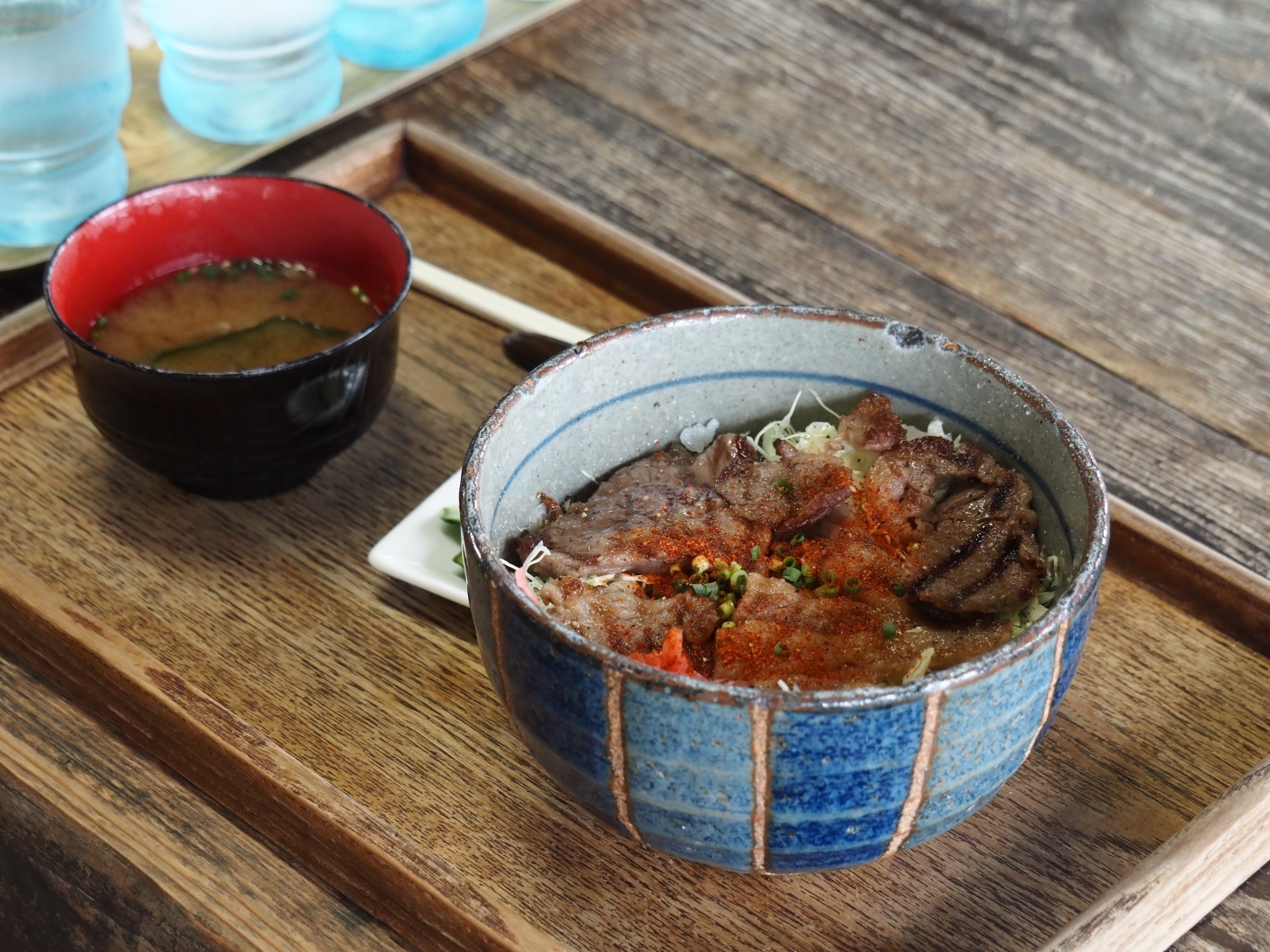 【大分縣｜飯田高原】蓼原濕地的涼夏綠意漫步與 NU:KUJU 的職人生活美學，還能在農家餐廳吃到頂級豊後牛。加碼推薦鄰近的久住花公園，徜徉無邊際花海裡