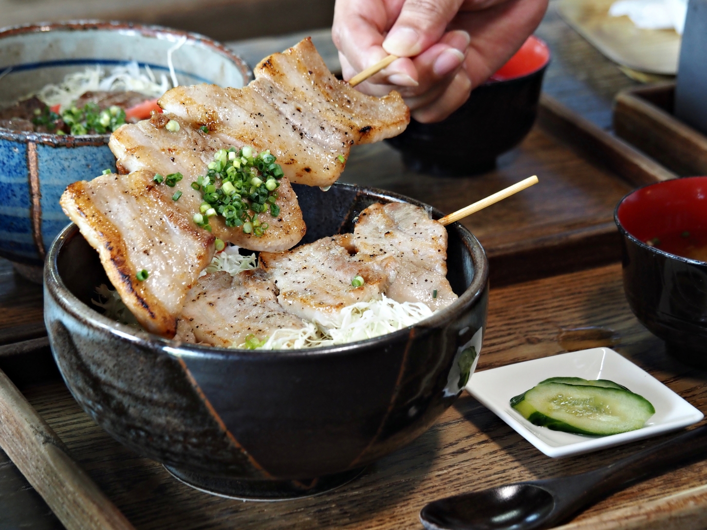 【大分縣｜飯田高原】蓼原濕地的涼夏綠意漫步與 NU:KUJU 的職人生活美學，還能在農家餐廳吃到頂級豊後牛。加碼推薦鄰近的久住花公園，徜徉無邊際花海裡
